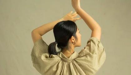 郑丽文抵达南京，赖清德发声，台军连夜开火，解放军的警告很直白