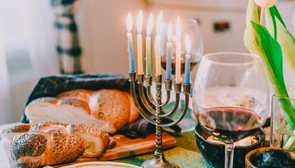 泰国纯爱电影《错时告白》内地定档5.20上映 聚焦暧昧期男女的“双相思”