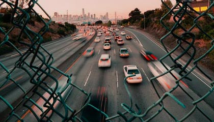 郑丽文抵达南京，赖清德发声，台军连夜开火，解放军的警告很直白